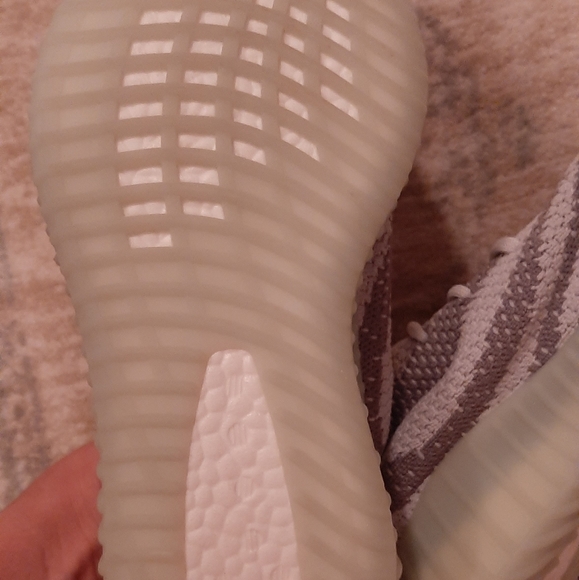 Adidas Yeezy Sneaker - Picture 5 of 6